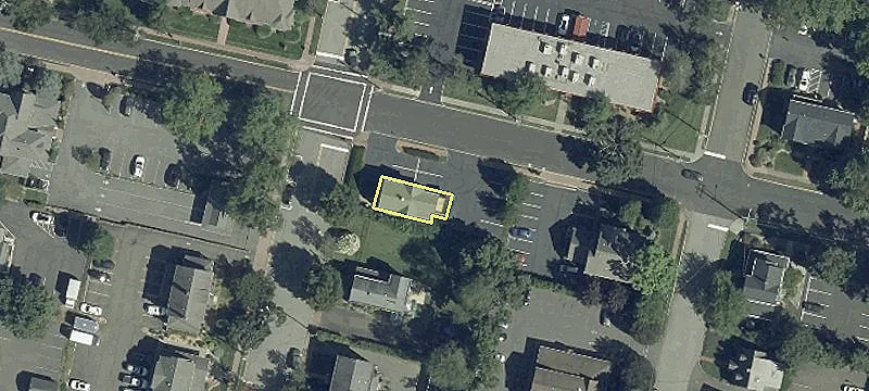 230 Everett Ave