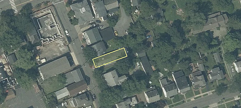 16 Seminary Ave