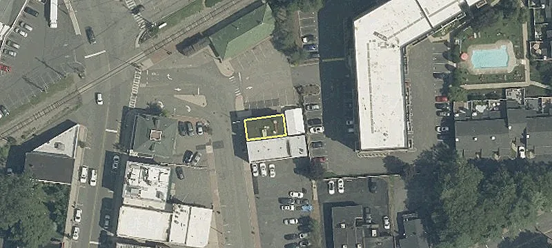 1 Lakeside Ave