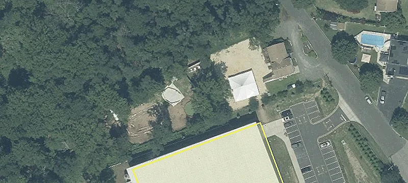 160 Old Country Rd