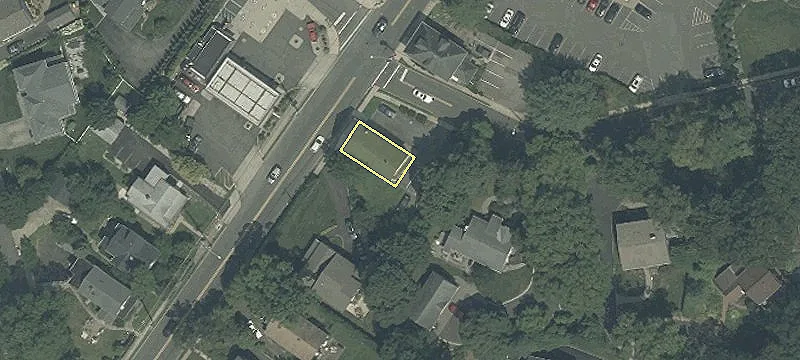 395 Maple Ave