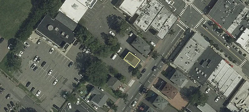 1639 Ctr Ave