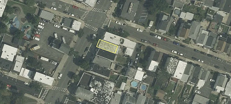 18 Davis Ave