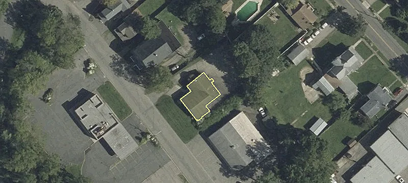 121 Maple Ave