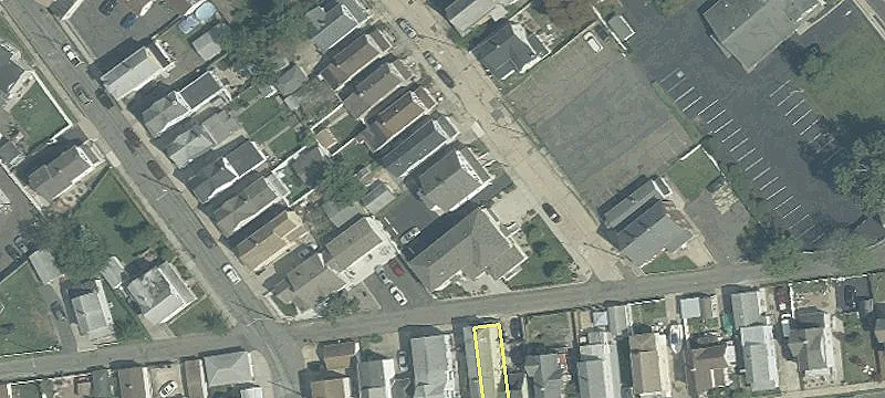 10 Holmes Ave