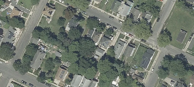 25 Bayview Ave