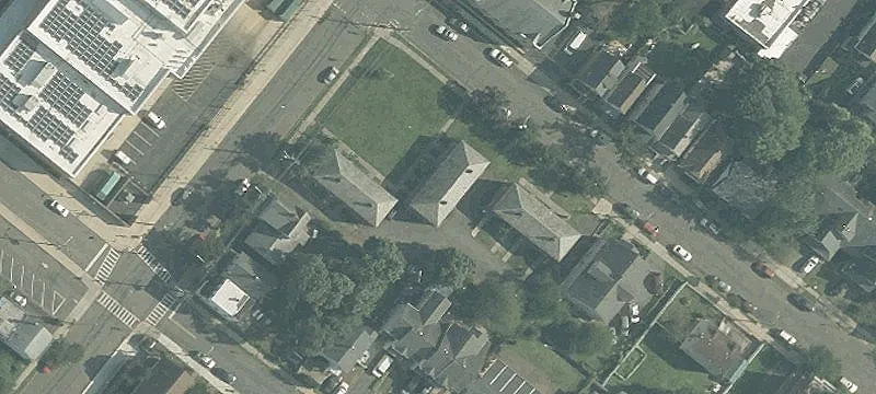 200 Comstock St