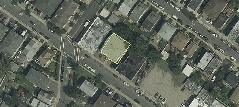 391 Henry St