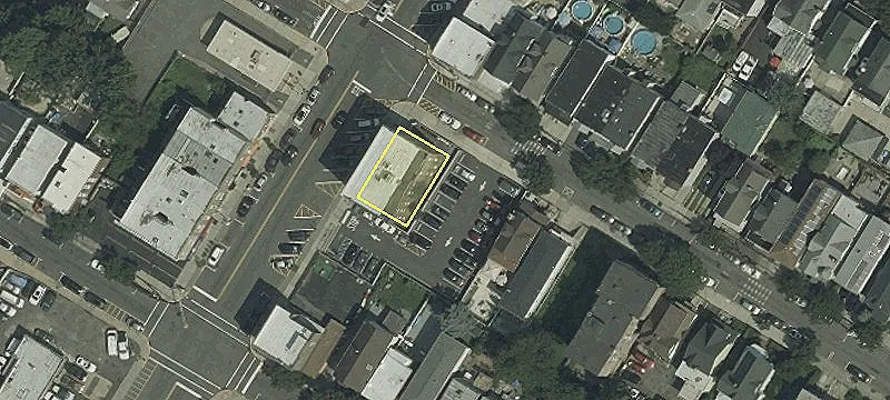 7222 Broadway