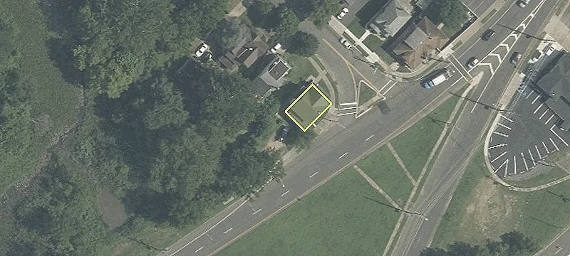 212 Woodbine Ave