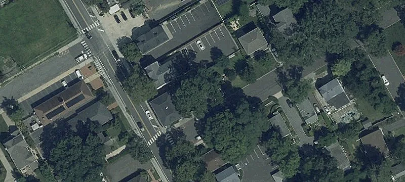 122 Riv Rd