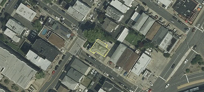 9102 Bergenwood Ave