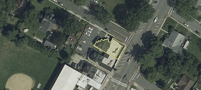 382 Broad Ave
