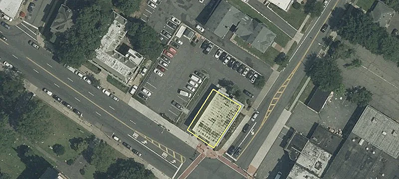 425 Main St