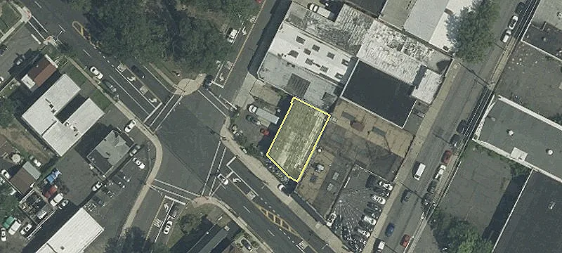 563 Lyons Ave