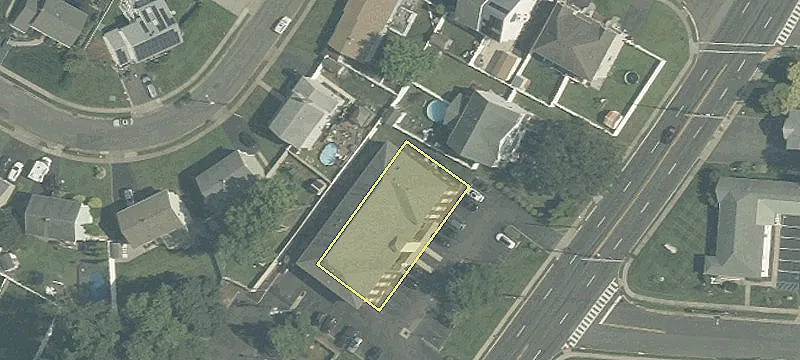 495 Un Ave, Unit 12