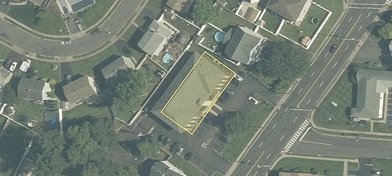 495 Un Ave, Unit 8