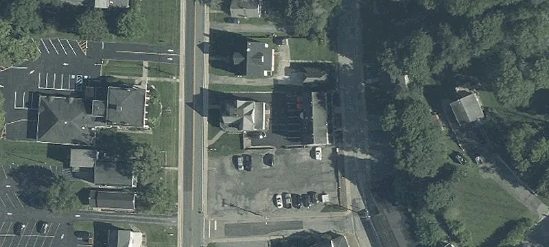 32 Bank St