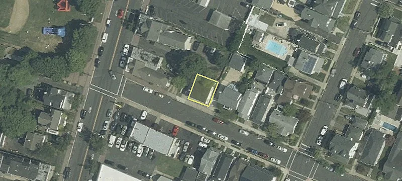 608 Monmouth Ave