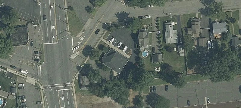 10 Remsen Ave