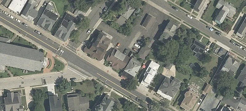 305 Bridgeboro St