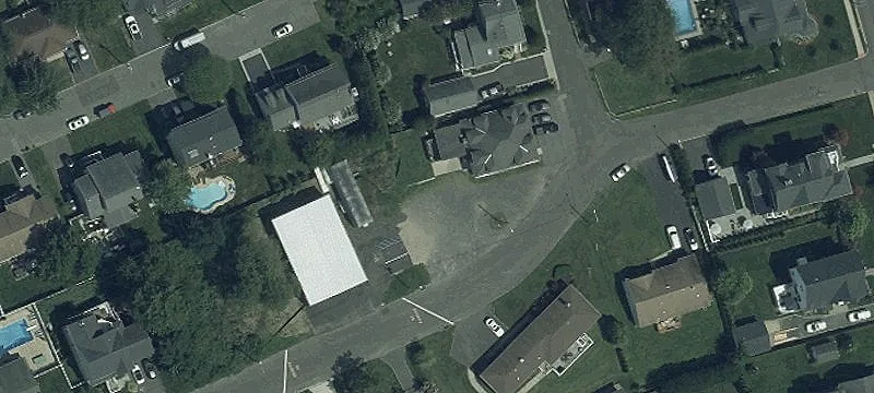 2 Willow Ave
