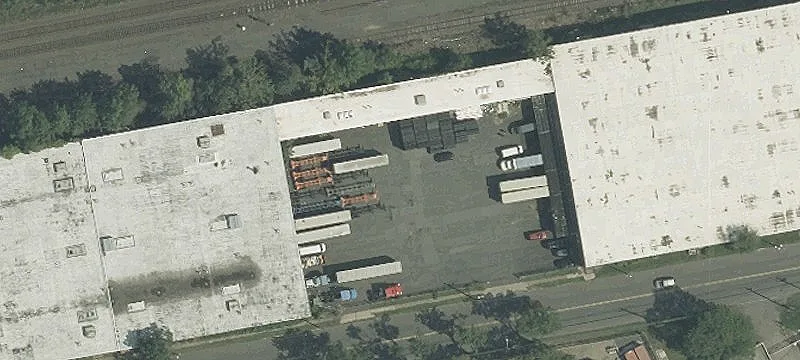 715 Ss E Ave