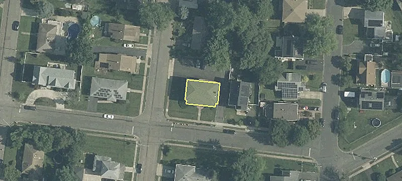 87 Mineola Pl