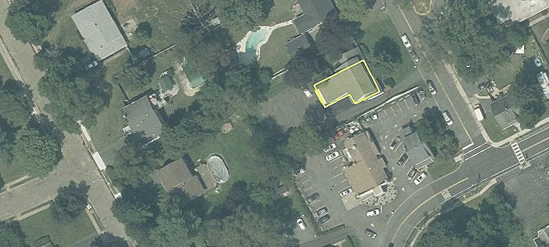 3 Monmouth Dr