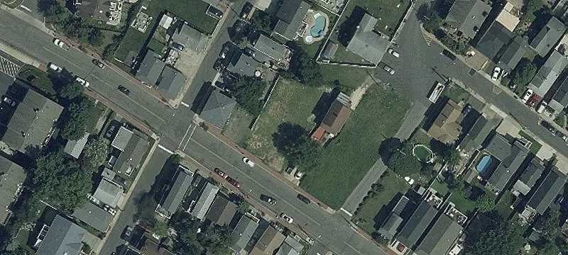 242 Bay Ave