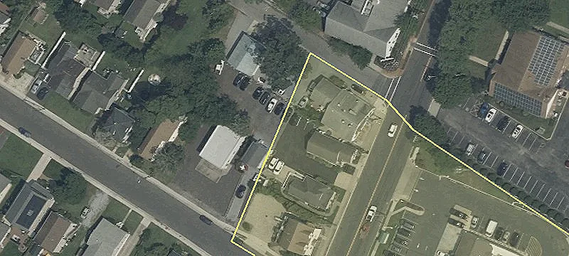221 Main St