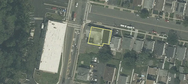 20-15 Maple Ave