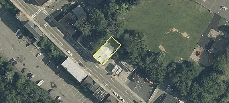 915 Main St