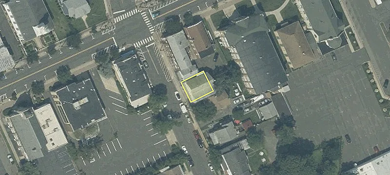 16 Thompson St