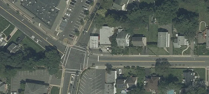 381 Riv Rd