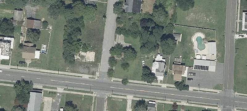 1696 Main St