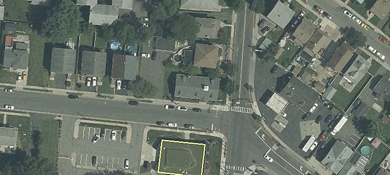 1 Holmes St