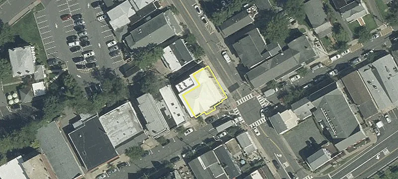 28 Main St