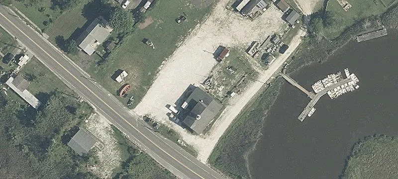 977 Main St