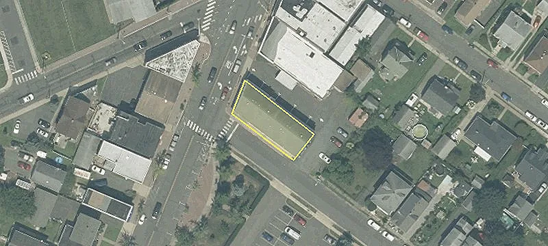 215 Main St