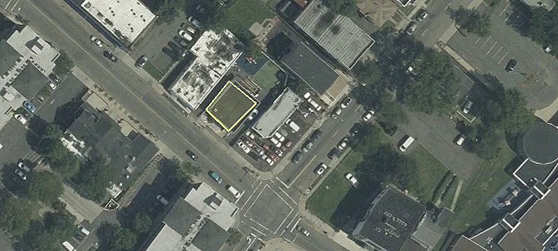 516 William St