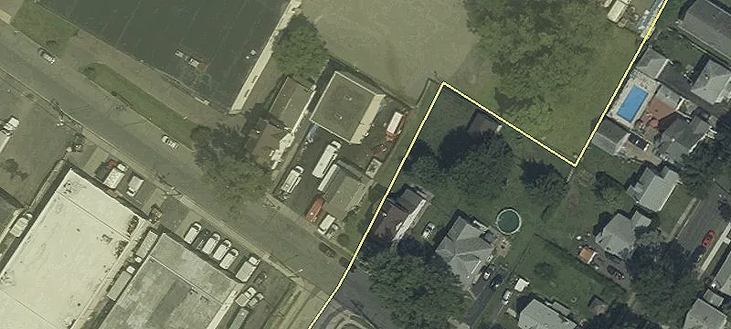 1087 Edgewater Ave