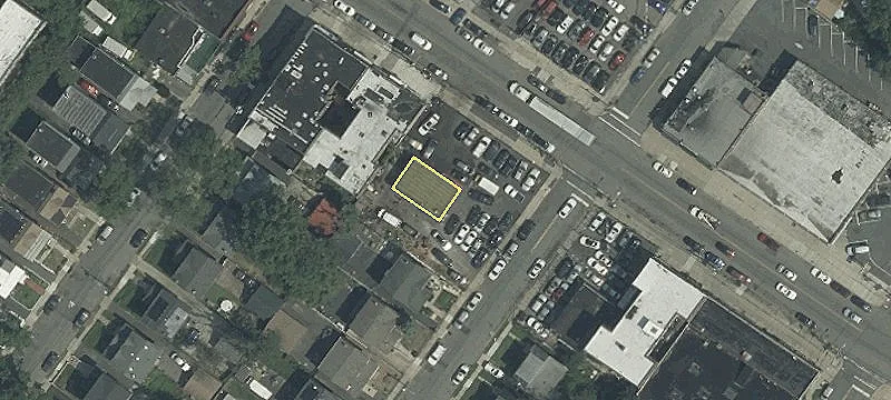 690 Chancellor Ave