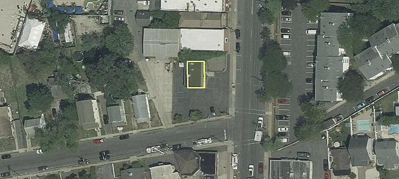 1627 Main St