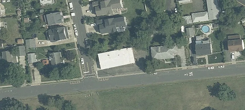 24 Robert St