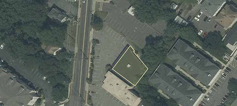 192 Rochelle Ave