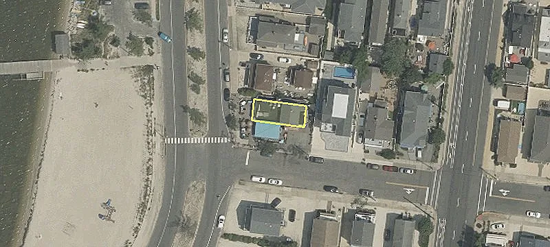607 Bay Blvd