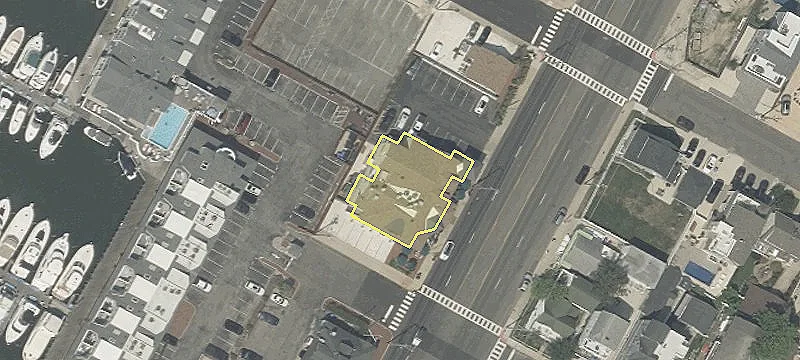 1106 Bay Ave