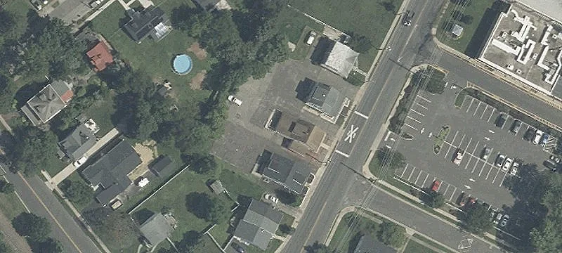 11 Laurel Rd