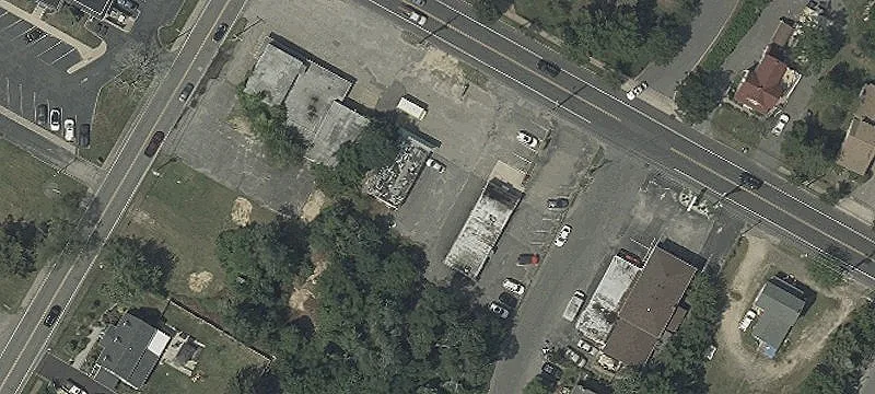 275 Bay Ave
